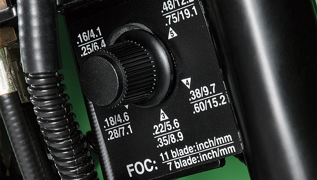 Close up of the cut dial o the 220SL PrecisionCut™ Walk Reel Mower