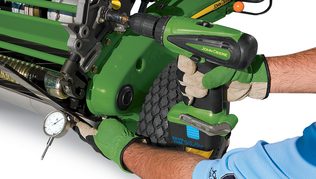 A close up of Speed Links height-of-cut system on the 220SL PrecisionCut™ Walk Reel Mower