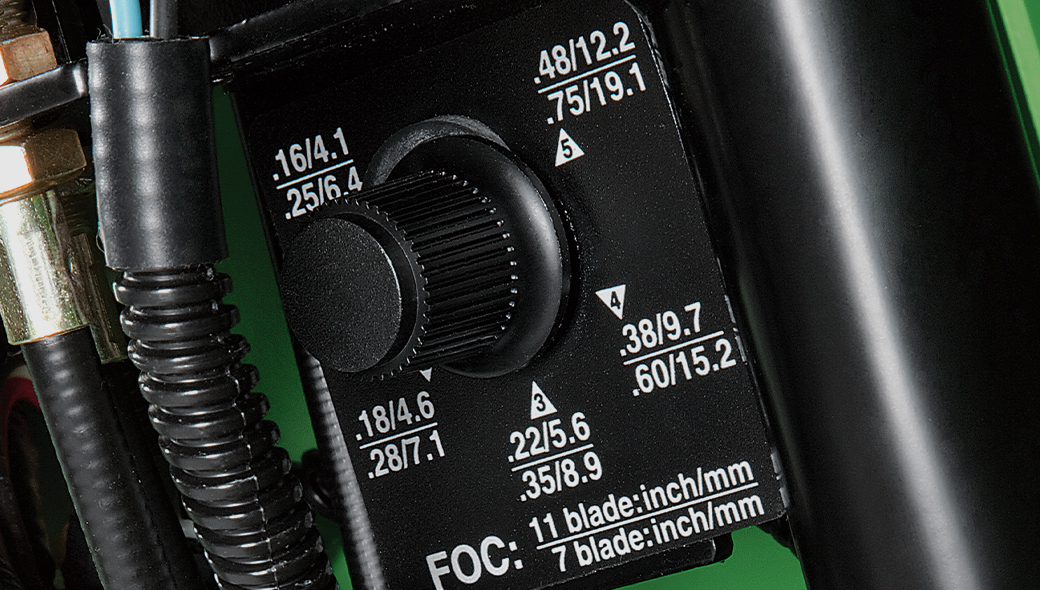 A rotary dial to adjust clips on the 180 E-Cut™ Hybrid