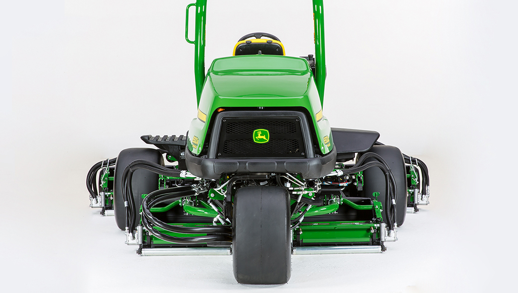 eHydro with GRIP All-Wheel Drive (AWD) on the 6500A E-Cut™ Hybrid Mower