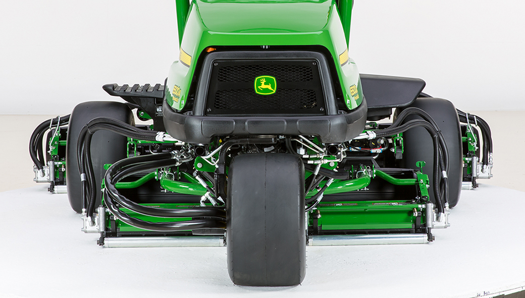 Fairway mower chassis and three-wheel stance on the 6500A E-Cut™ Hybrid Mower