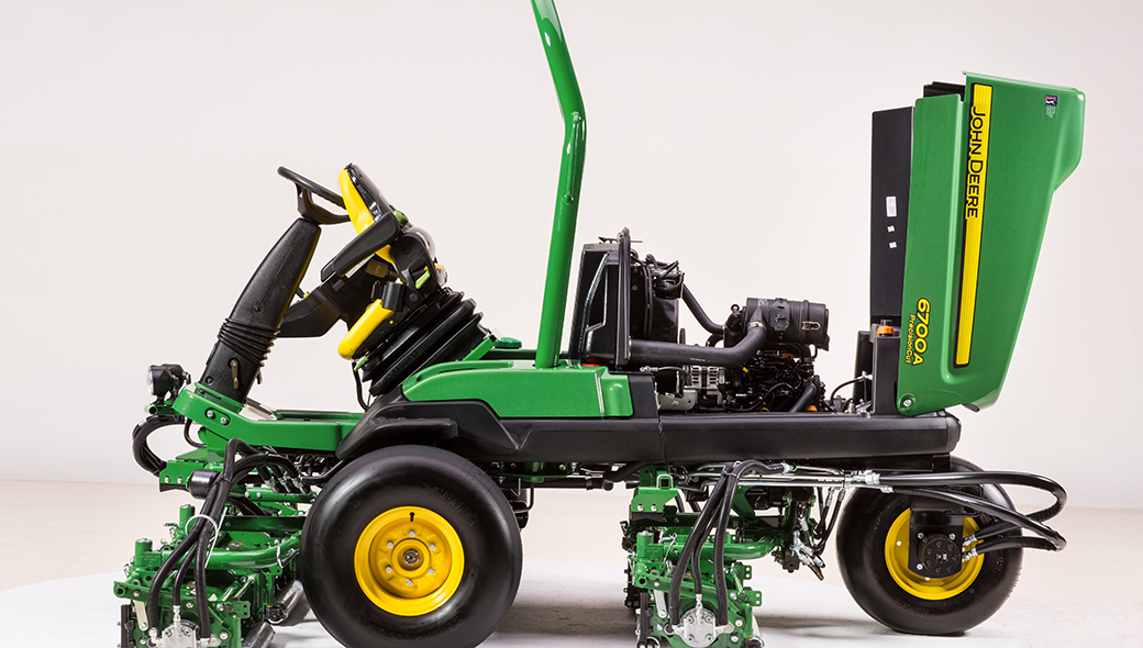 6700A PrecisionCut™  is powered by a 3-cylinder, 24.7 hp (18.4 kW) engine