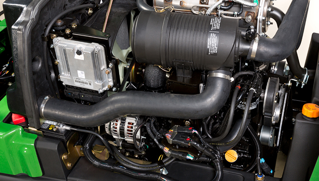 A close up of the 7500A PrecisionCut™ 3-cylinder engine