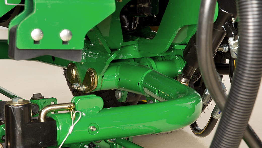 A close up of the 7500A PrecisionCut™ rear attaching yoke point